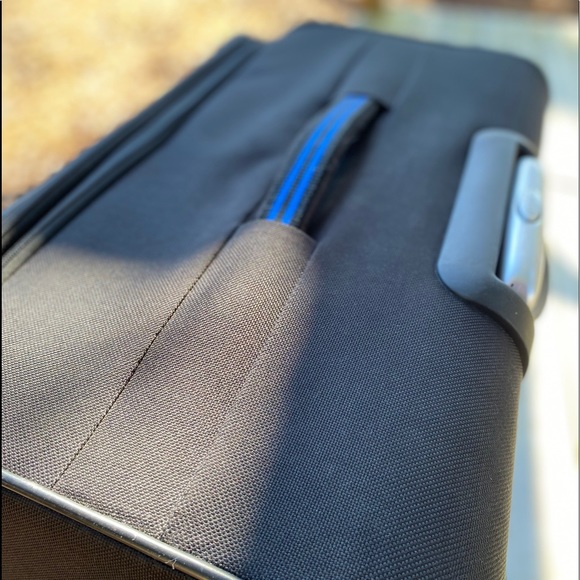 Nautica Large Suitcase - Picture 14 of 16